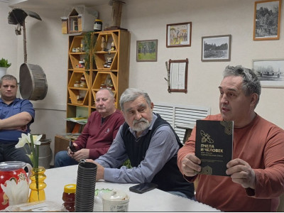 Первая весенняя встреча в «Пчелотеке»: про конгресс, про маток и про мёд с чаем